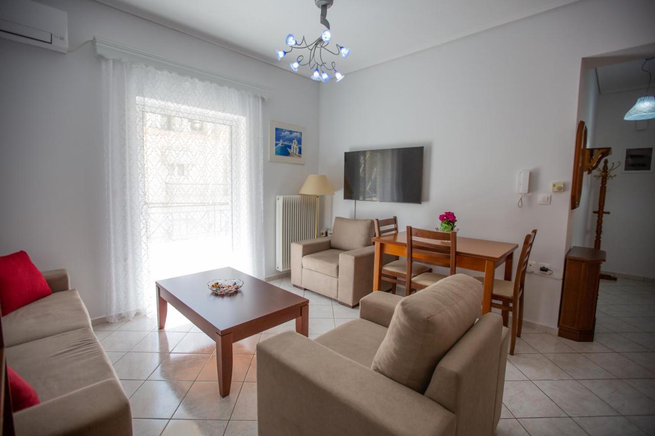 Poly'S Charming Home - City Center & Near The Beach 2Bedroom Apartment نافبكْتوس المظهر الخارجي الصورة