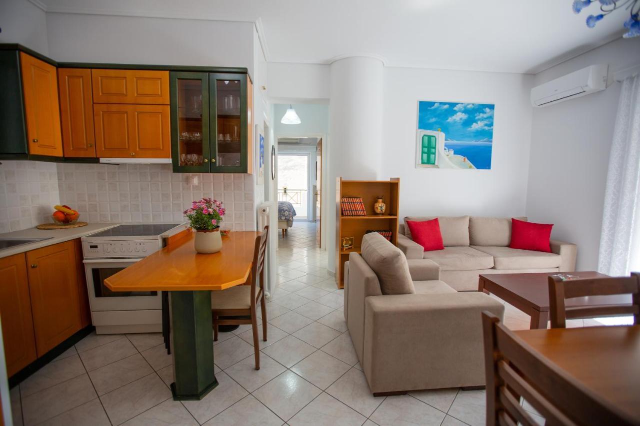 Poly'S Charming Home - City Center & Near The Beach 2Bedroom Apartment نافبكْتوس المظهر الخارجي الصورة