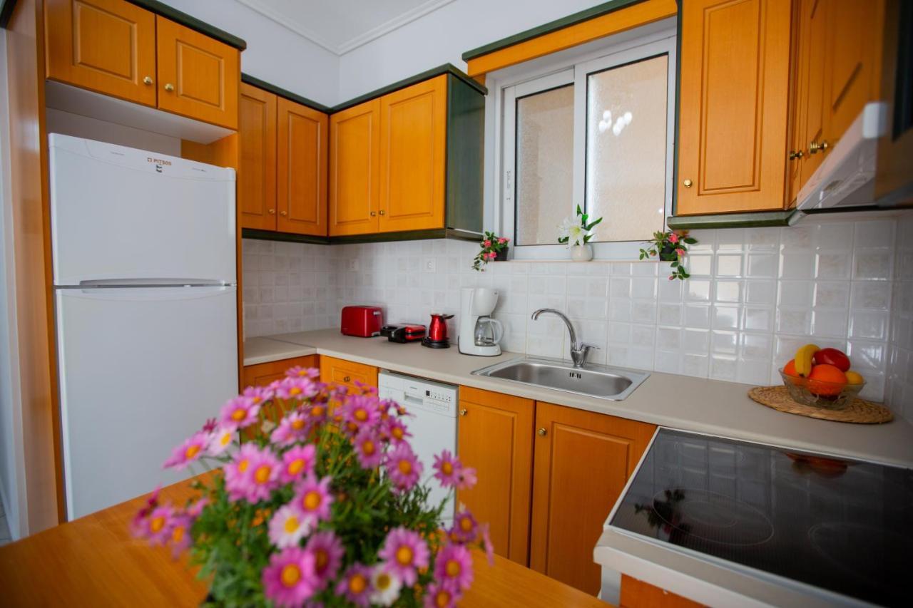 Poly'S Charming Home - City Center & Near The Beach 2Bedroom Apartment نافبكْتوس المظهر الخارجي الصورة