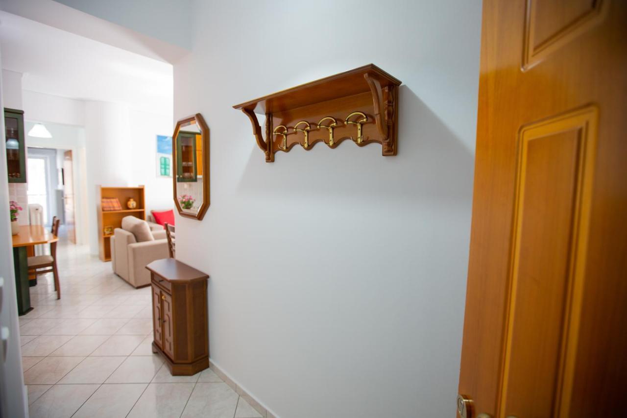 Poly'S Charming Home - City Center & Near The Beach 2Bedroom Apartment نافبكْتوس المظهر الخارجي الصورة